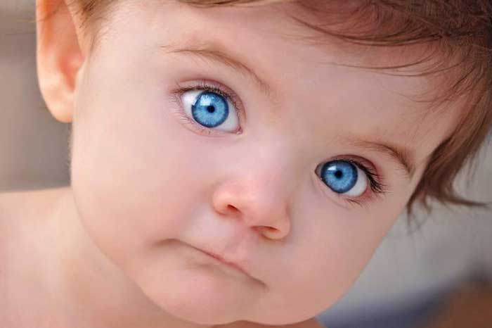 چشمان رنگی نوزاد