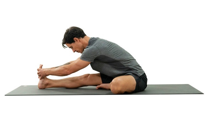 ورزش برای پروستات - انجام حرکت سر به زانوی نشسته برای بهبود سلامت پروستات